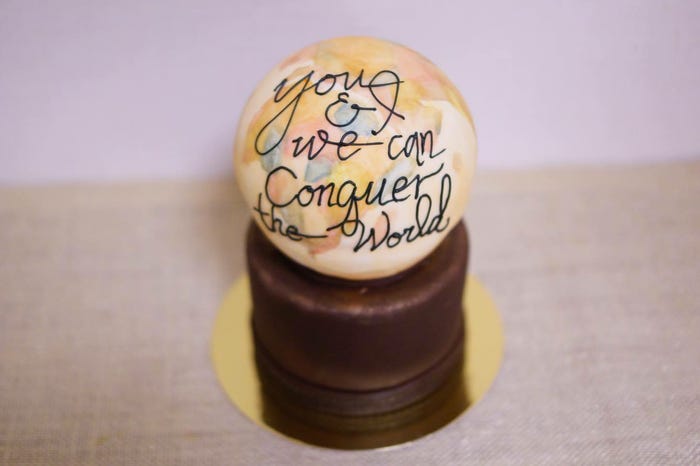 ロマンチックなメッセージを添えて(C)Alisa Suzuki