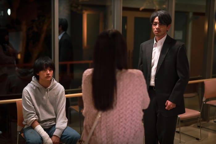 櫻井海音、齊藤京子、吉沢悠「泥濘の食卓」第6話より(C)テレビ朝日