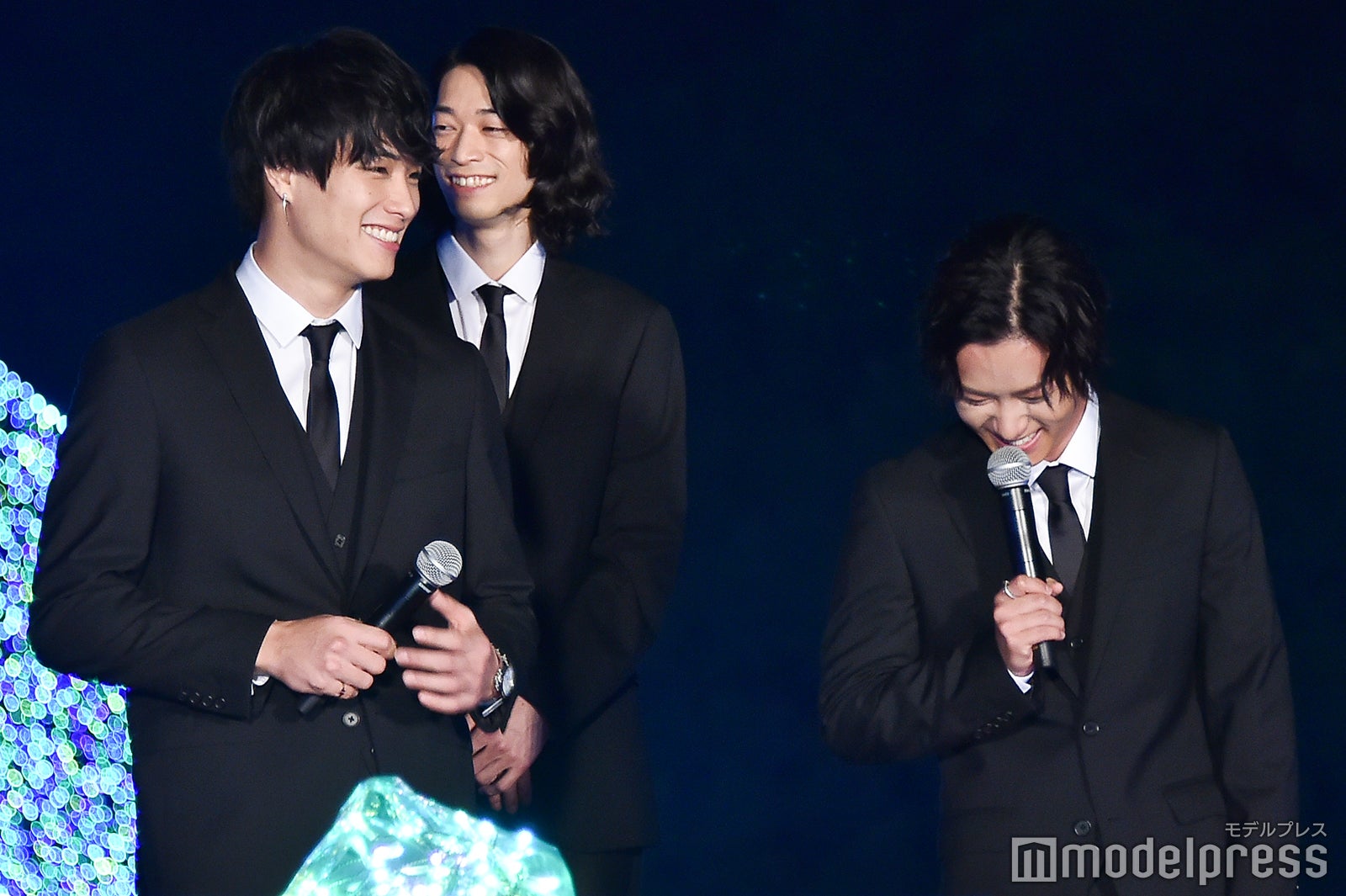 （前列左から）鈴木伸之、川村壱馬（C）モデルプレス