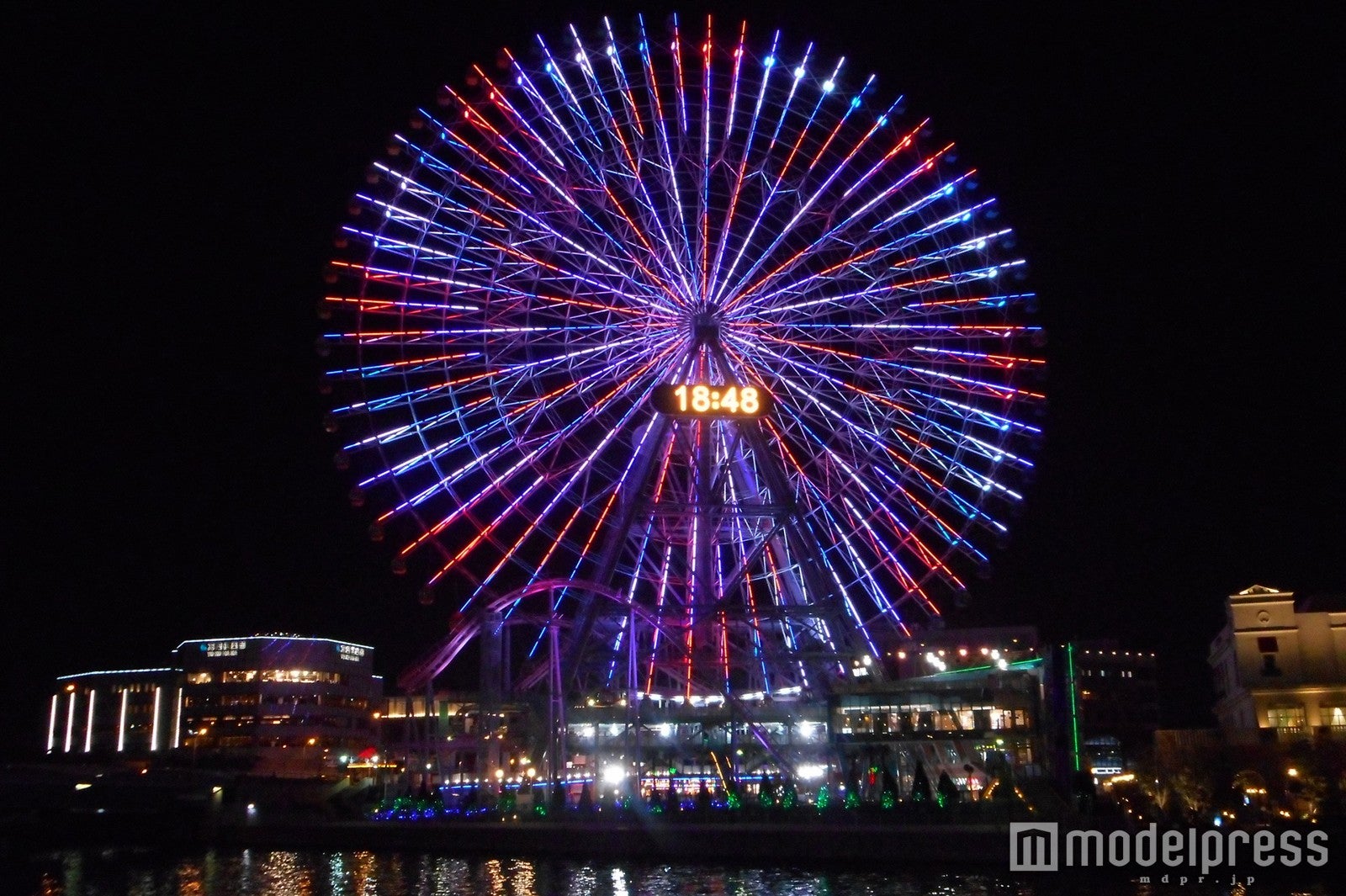 横浜の大観覧車がリニューアル、世界初のライトアップイルミを点灯 - 女子旅プレス