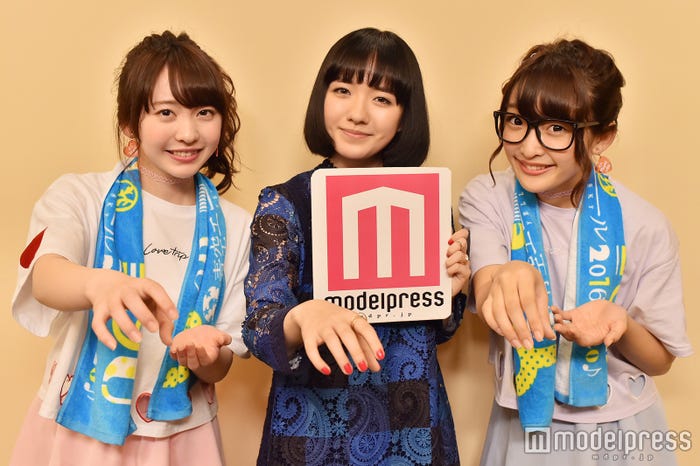 リズミカルな振り付けにチャレンジした小島さん!まこみなさんとも息ぴったり/小島藤子 with まこみな(C)モデルプレス