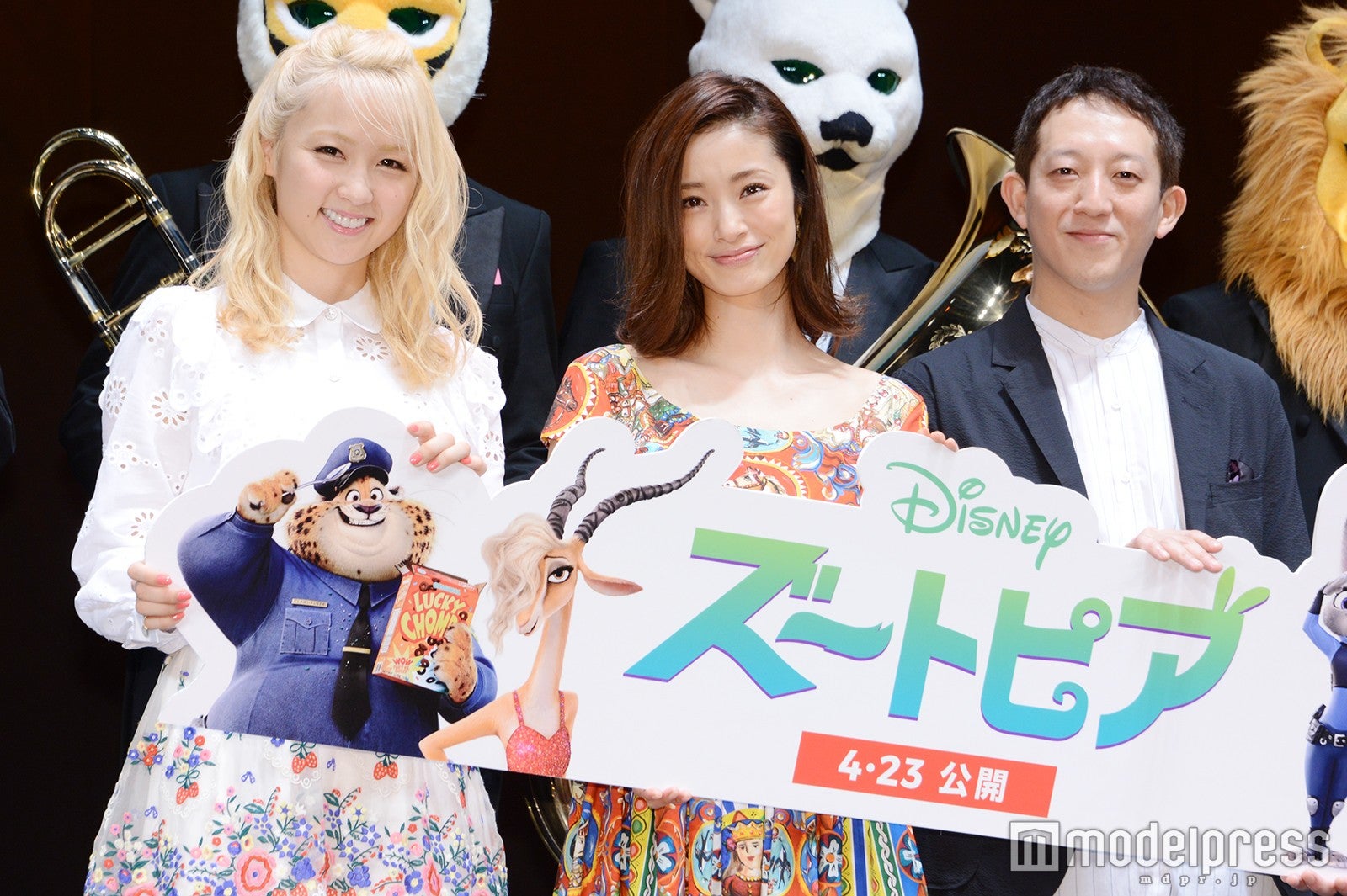 （左から）Ami、上戸彩、高橋茂雄（C）モデルプレス