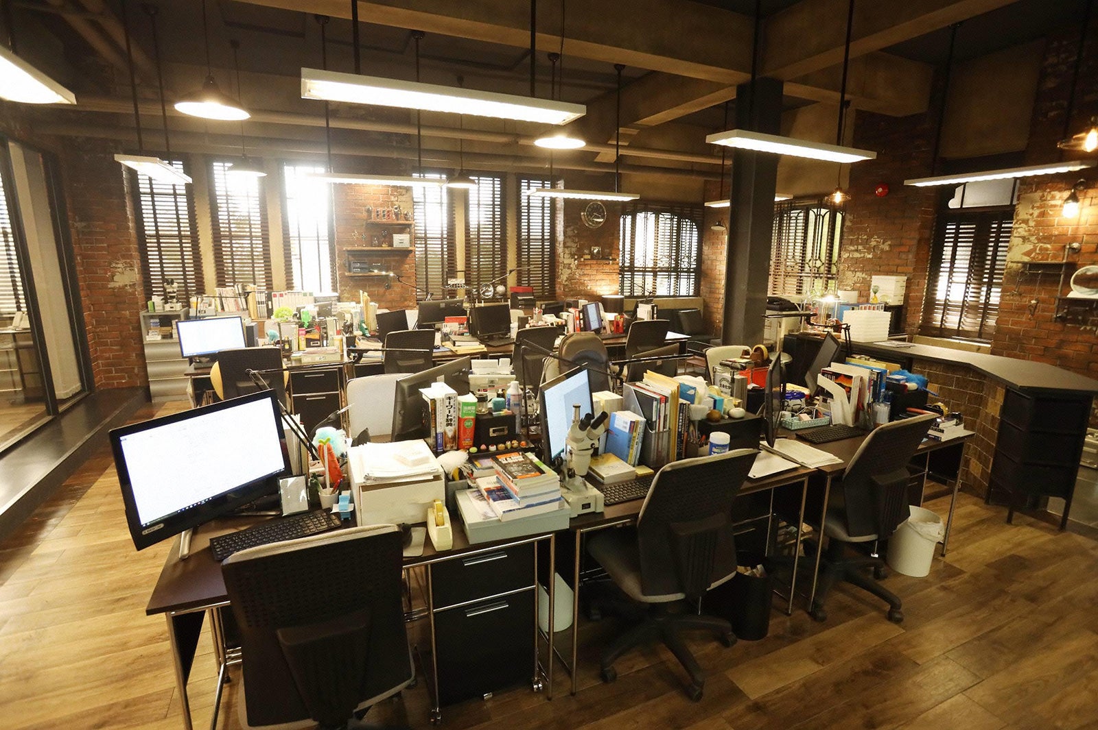 『トレース～科捜研の男～』科捜研セット（C）フジテレビ