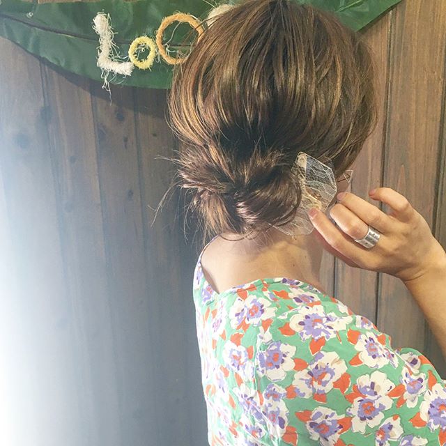 まとめ髪の無造作ヘアアレンジ集 ざっくりなのにおしゃれにキマるやり方って モデルプレス まとめ髪の無造作ヘアアレンジ集 ざっくりなのにおしゃれにキマるやり方って モデルプレス
