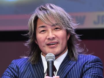 「髪切ったよ」引退した棚橋弘至が衝撃“断髪”を報告 トレードマークの長髪バッサリで爽やか黒髪に 予告通りのイケオジ化