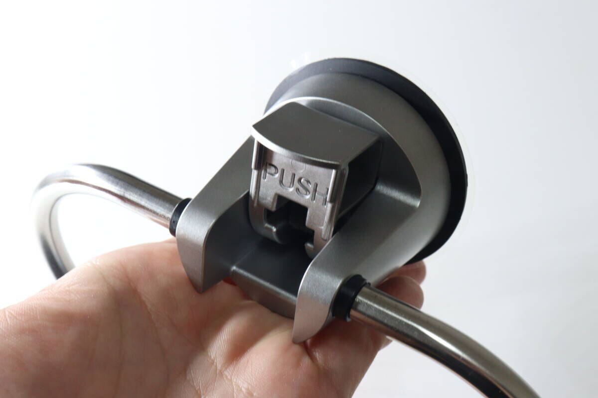 ダイソー　ステンレスタオルリング（ジェル吸盤）　デザイン