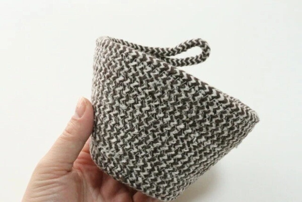 ダイソー ロープ収納(お皿型) ダイソー ロープ収納(お皿型)