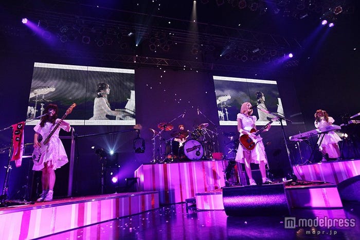 圧倒的なライブパフォーマンスを披露したサイサイ/photo by HayachiN