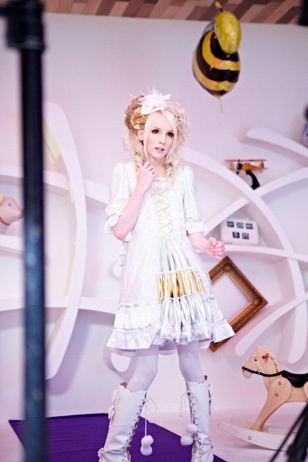 “女の子ヴァージョン”でMV撮影を行うYOHIO／Photo by Hiroe Yamauchi