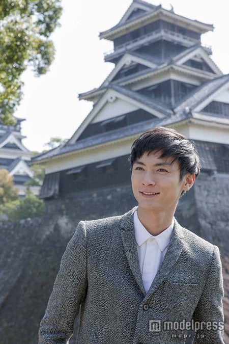 高良健吾／「KENGO KORA×KUMAMOTO パンフレット」より／画像提供：所属事務所