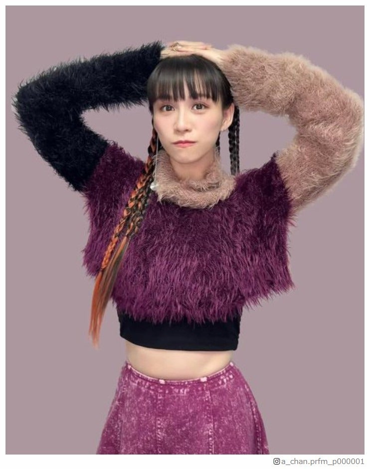 Perfumeあ〜ちゃん、黒髪からのイメチェンに「新鮮で可愛い」の声 ウエストちらりコーデにも注目集まる