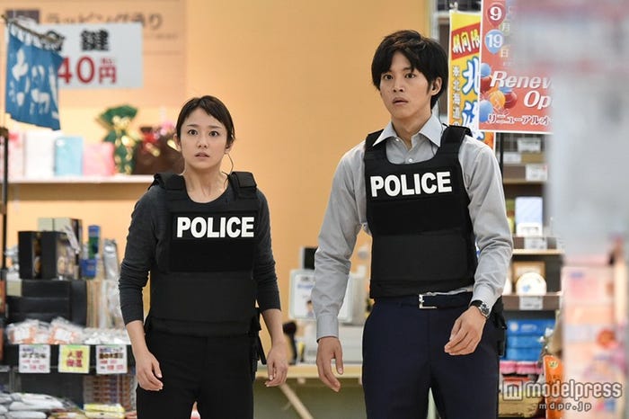 木村文乃、松坂桃李/「サイレーン」第2話・場面カット/画像提供:関西テレビ