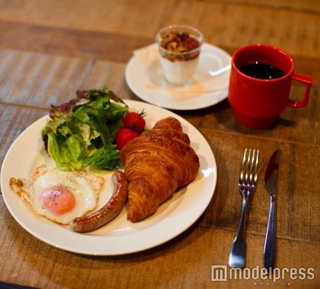 すべての料理に地域の生産者さんからいただく食材でつくる朝食／画像提供：チャウス