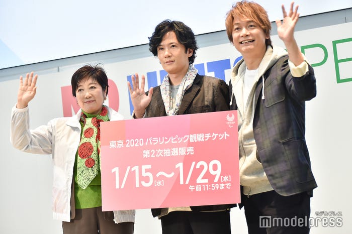 小池百合子都知事、稲垣吾郎、香取慎吾(C)モデルプレス