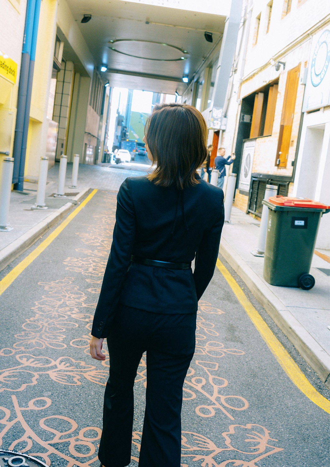 楽天ブックス限定バックカバー「鈴花サーキット」撮影／峠雄三（C）光文社