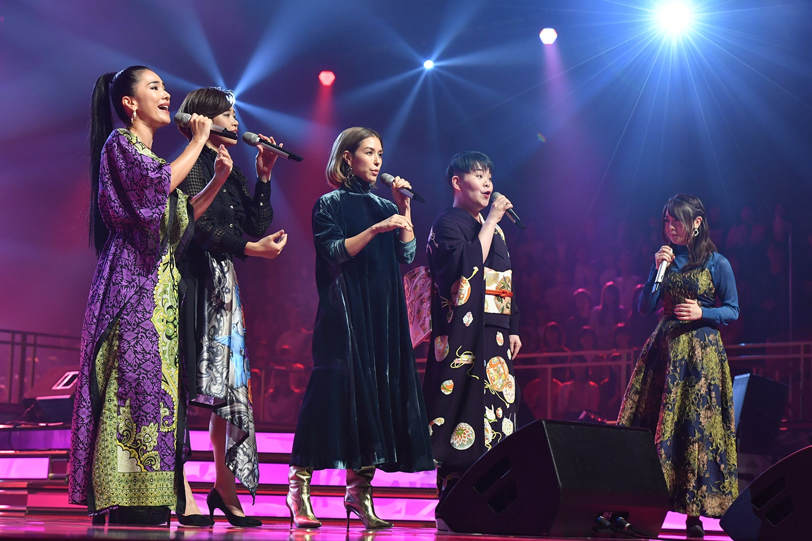 TiA、二宮愛、BENI、島津亜矢、峯岸みなみ『UTAGE！』秋のメドレー祭りより（C）TBS