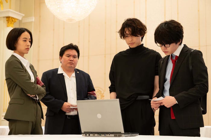 石橋静河、駒木根隆介、松村北斗、西畑大吾「ノッキンオン・ロックドドア」第2話より(C)テレビ朝日