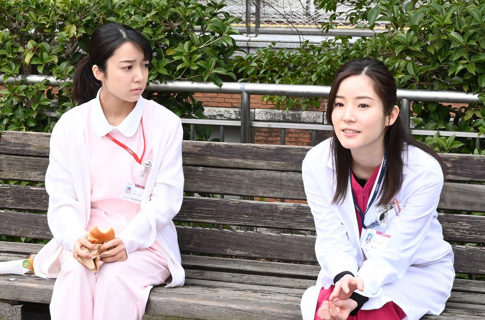 上白石萌音、蓮佛美沙子／「恋はつづくよどこまでも」第7話より（C）TBS