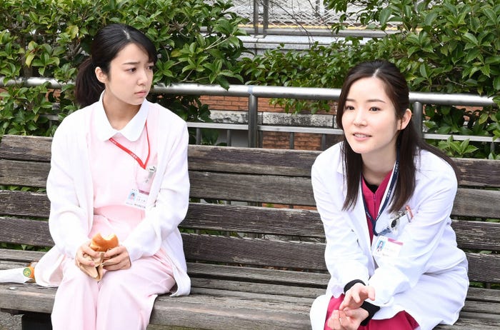 上白石萌音、蓮佛美沙子/「恋はつづくよどこまでも」第7話より(C)TBS