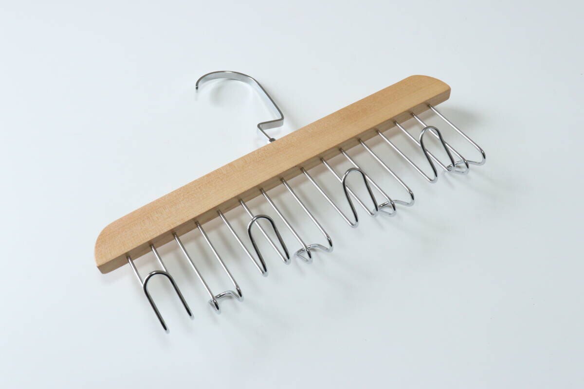 ダイソー 木製ベルトハンガー ダイソーの木製ベルトハンガーのビジュアル