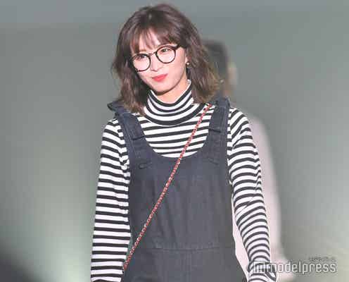 岡崎紗絵、メガネで印象ガラリ 赤リップが映える<TGC しずおか>