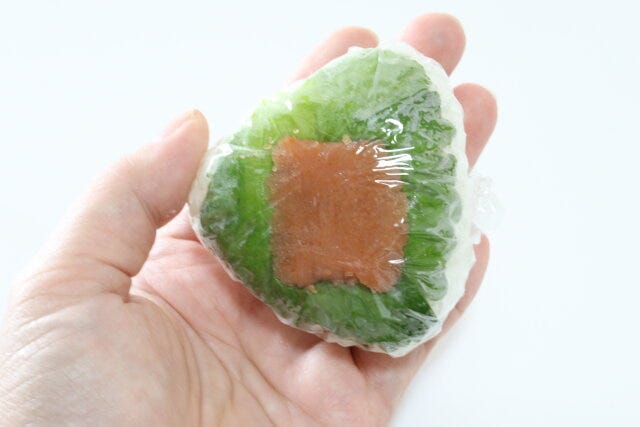 ダイソーのごちそうおにぎりケースはおにぎりを簡単きれいに作れる