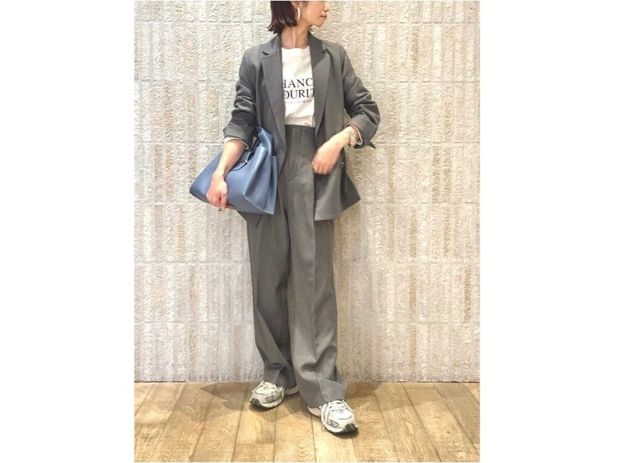 ゆったりジャケットときれいめパンツのセットアップは使える！　出典：WEAR