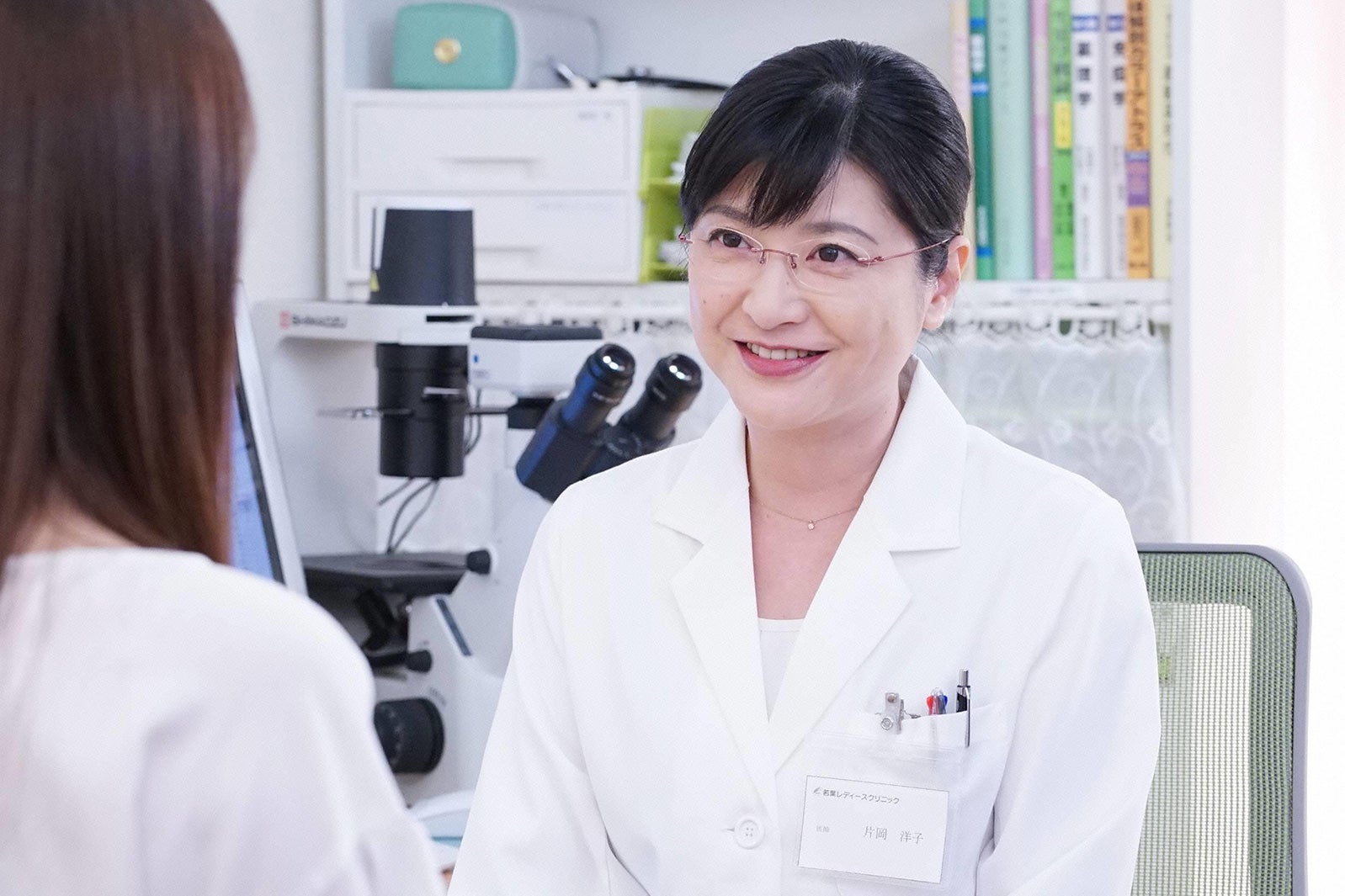 伊藤かずえ／「隣の家族は青く見える」第8話より（C）フジテレビ