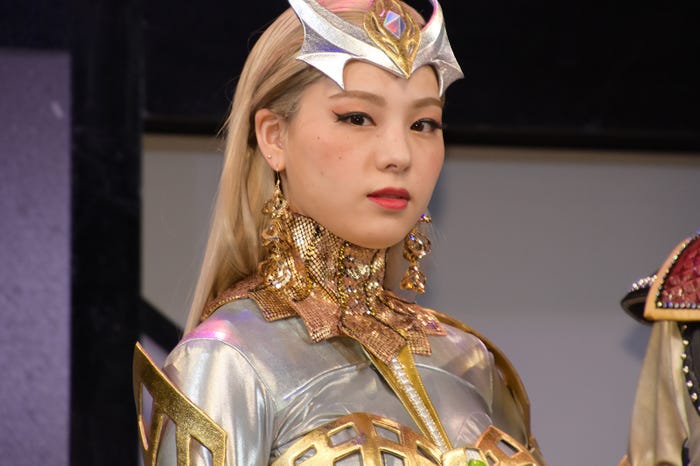 相楽伊織(C)円谷プロ(C)DHL製作委員会