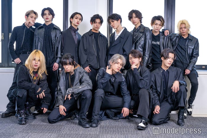 (上段左から)MITCHY、HAYATO、P→★、KOSEI、RAIA、KANJI、JAY、KICE(下段左から)FURUTATSU、GAI、KYOHEY、KARMA、KAIRI/XY (2023年1月インタビュー時)(C)モデルプレス