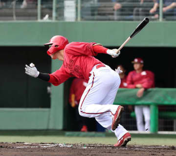 広島・中村奨成が「大人の打撃」福地コーチ評価 逆らわずマルチ安打「もっともっと良い打撃」