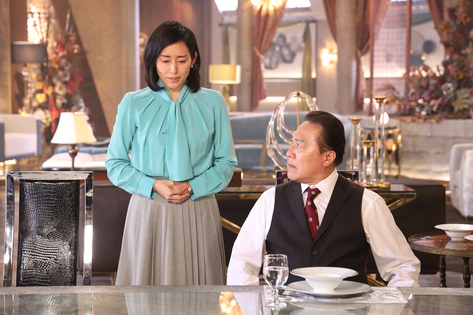 木村多江、石橋凌／「やんごとなき一族」第2話より（C）フジテレビ