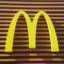 「ザクザク食感がたまらない!」読んだら食べたくなる“マックフルーリー超オレオ”実食したら感動した…