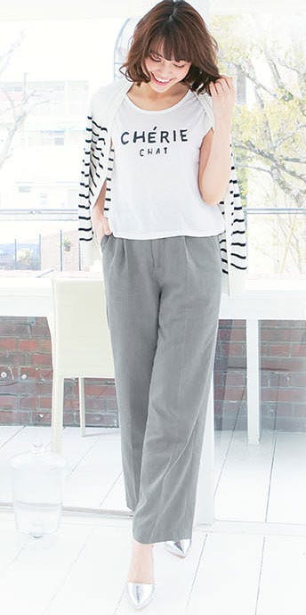 タック入りストレートワイドパンツ「神戸レタス」2990円(税込)