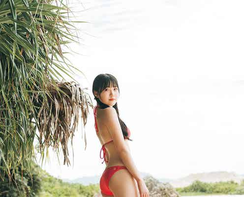 BEYOOOOONDS江口紗耶、トレンド入りした美脚際立つ水着姿公開 19歳バースデーで初写真集<Saya>