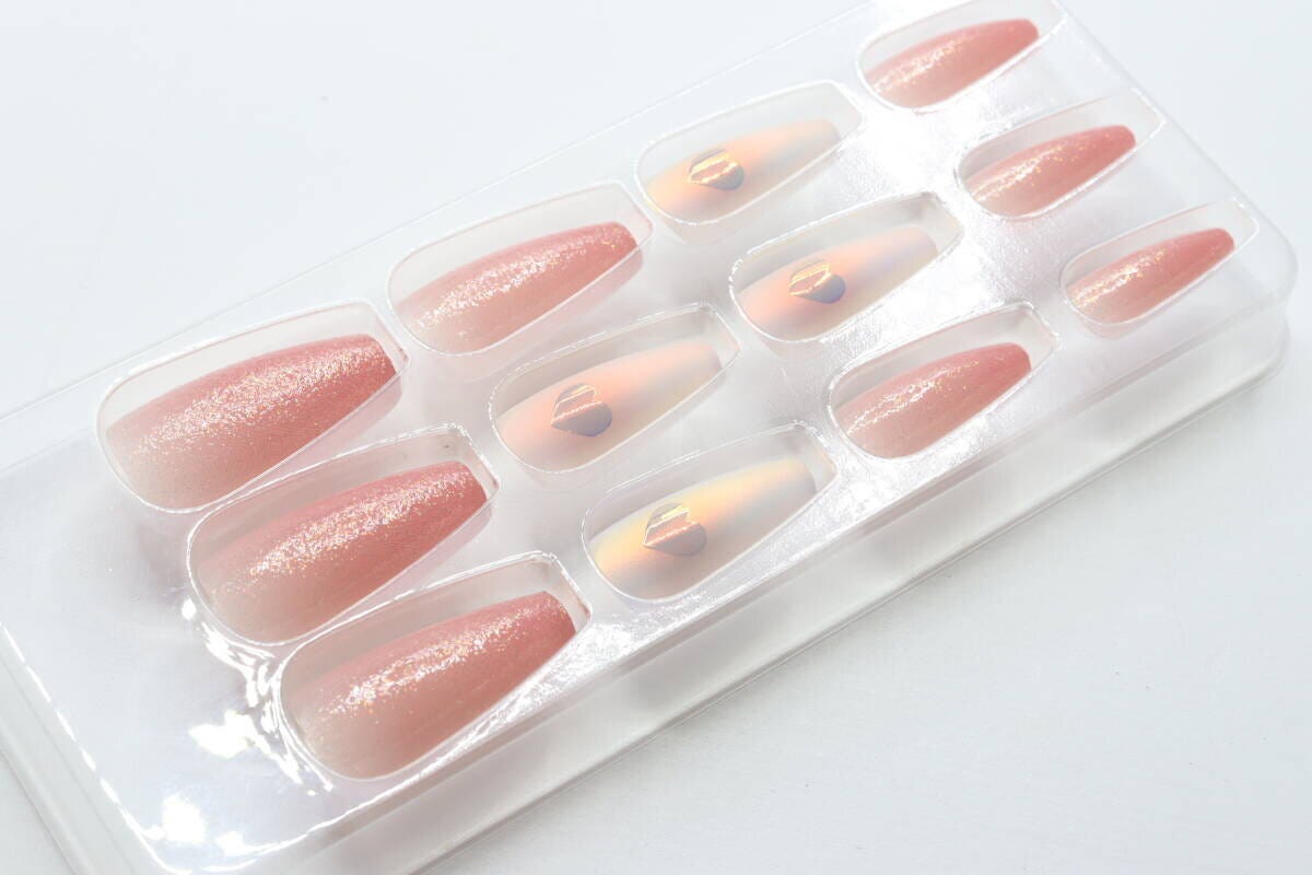 ダイソー　ネイルチップ　ピンク　カーブ