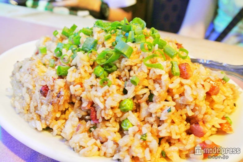 ハワイ、絶品すぎるチャーハンに有名シェフもハマる驚きの肉料理