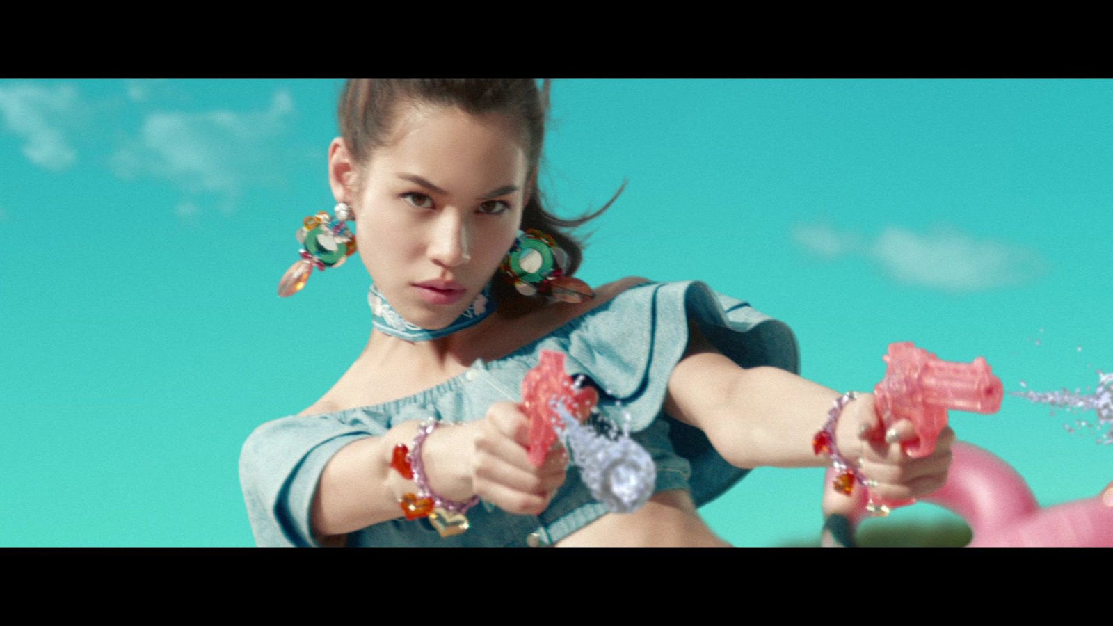 水原希子＆瑛太の“美しい横跳び”がすごい！息ピッタリのやり取りに拍手喝采