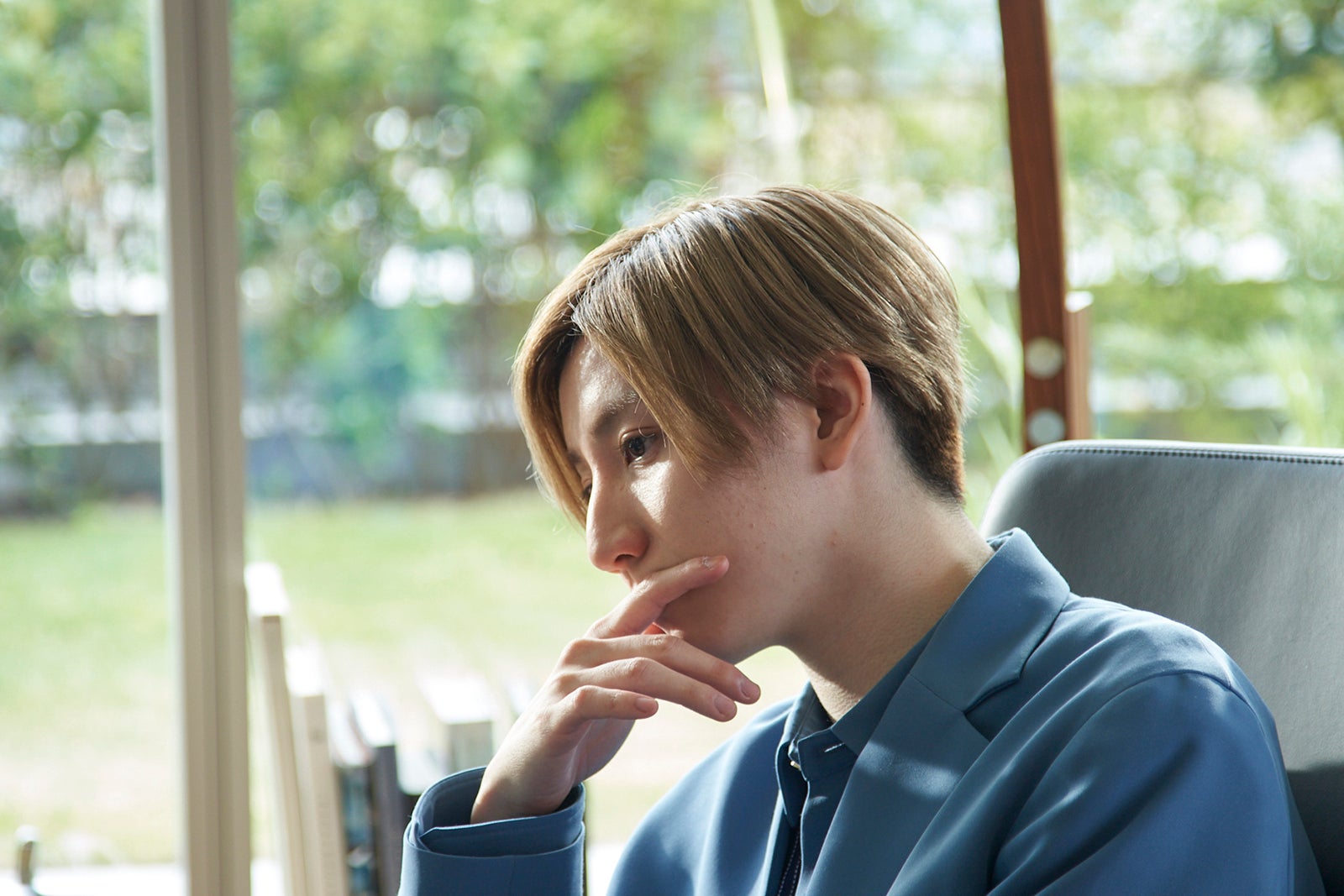 SixTONES京本大我がクールに決める“超ナルシスト”な場面写真解禁＜TANG タング＞