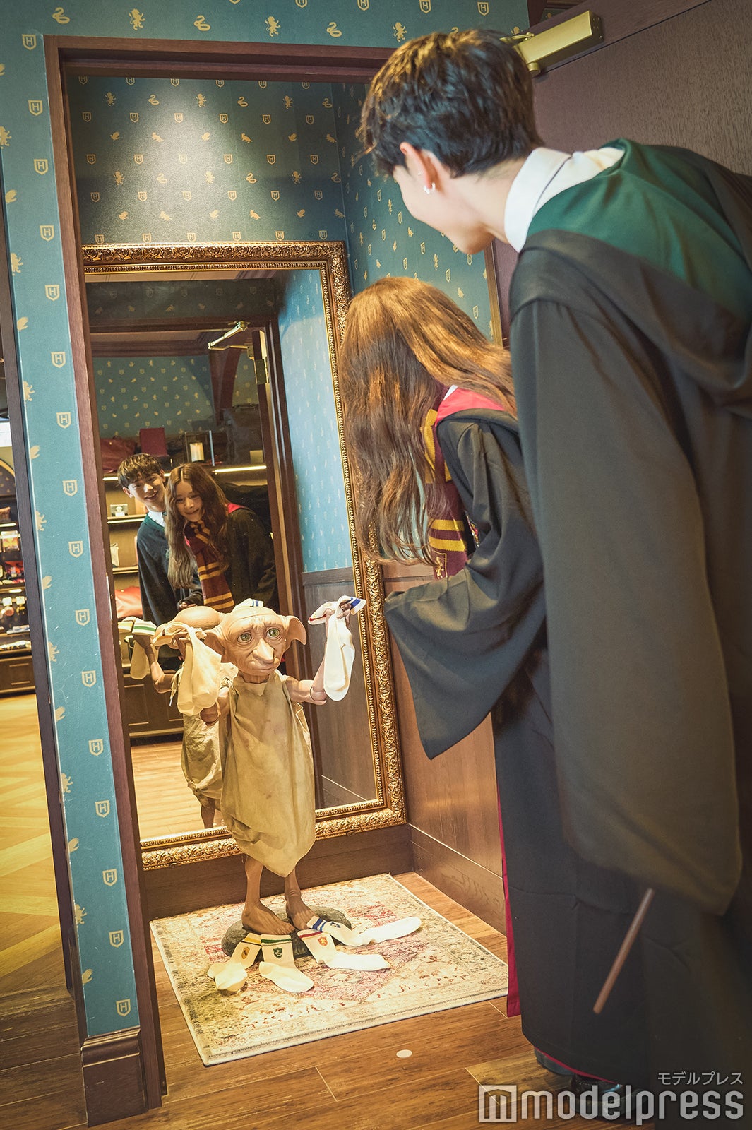 ドビーを発見して興奮するミチ＆よしあき（C）モデルプレス