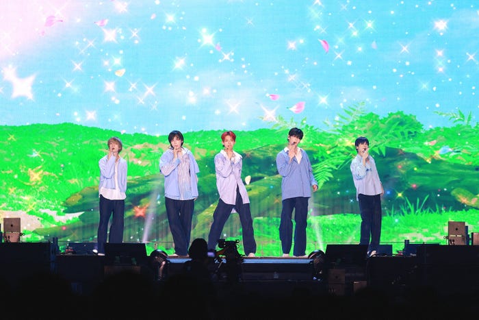 TOMORROW X TOGETHER(P)&(C)BIGHIT MUSIC