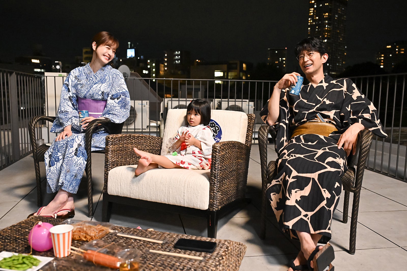 松本若菜、倉田瑛茉、津田健次郎「西園寺さんは家事をしない」第8話より（C）TBS