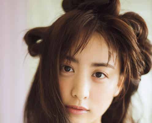 山本美月、美デコルテ輝く“ヒロイン”に