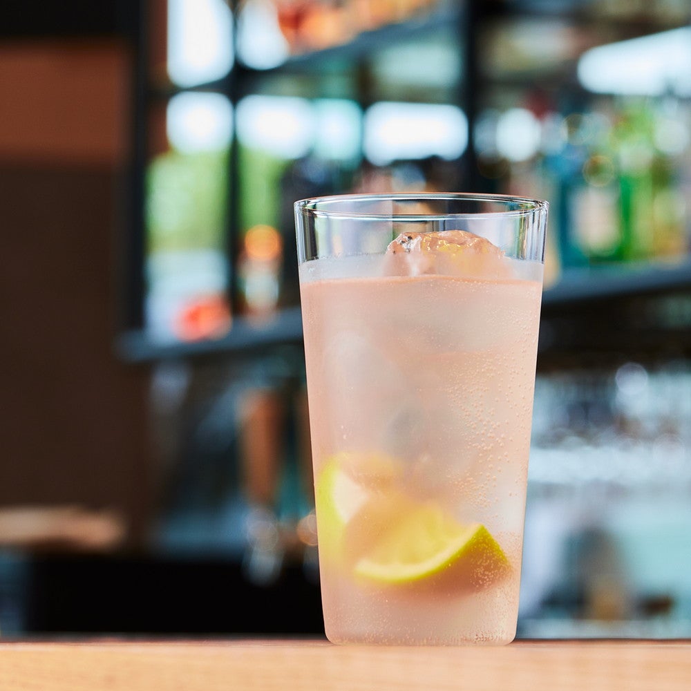 東京 レモンチェッロ サワー¥1,900（店内利用のみ）／画像提供：スターバックス コーヒー ジャパン