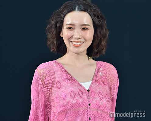 飯豊まりえ、春色ワンピース&メイクに弾ける笑顔で会場魅了<TGC 2022 S/S>