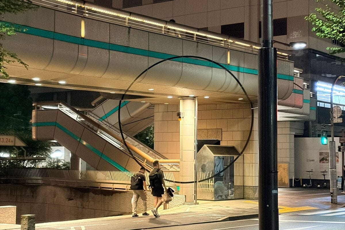 ファーレ立川アート『背中合わせの円』