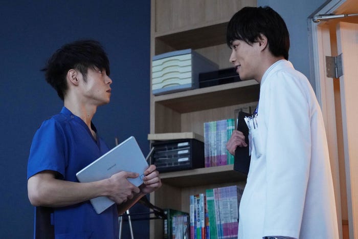 窪田正孝・鈴木伸之/「ラジエーションハウス~放射線科の診断レポート~」第4話より(C)フジテレビ