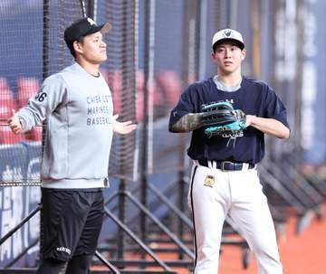 明石商の同級生 オリックス・来田とロッテ・中森が談笑 ともにプロの世界でも活躍