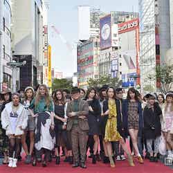 渋谷の文化村通りを交通規制、渋谷史上初のストリートファッションショー【モデルプレス】