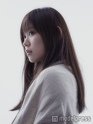 ＜紅白本番＞絢香、肩出しワンピで完全復帰　「感謝の想いでいっぱい」